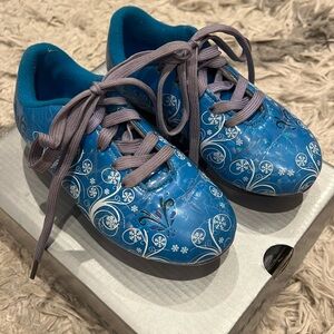 Vizari Girls Soccer Cleats Size 9.5 Blue  Kids Soccer Cleats Hardly worn!